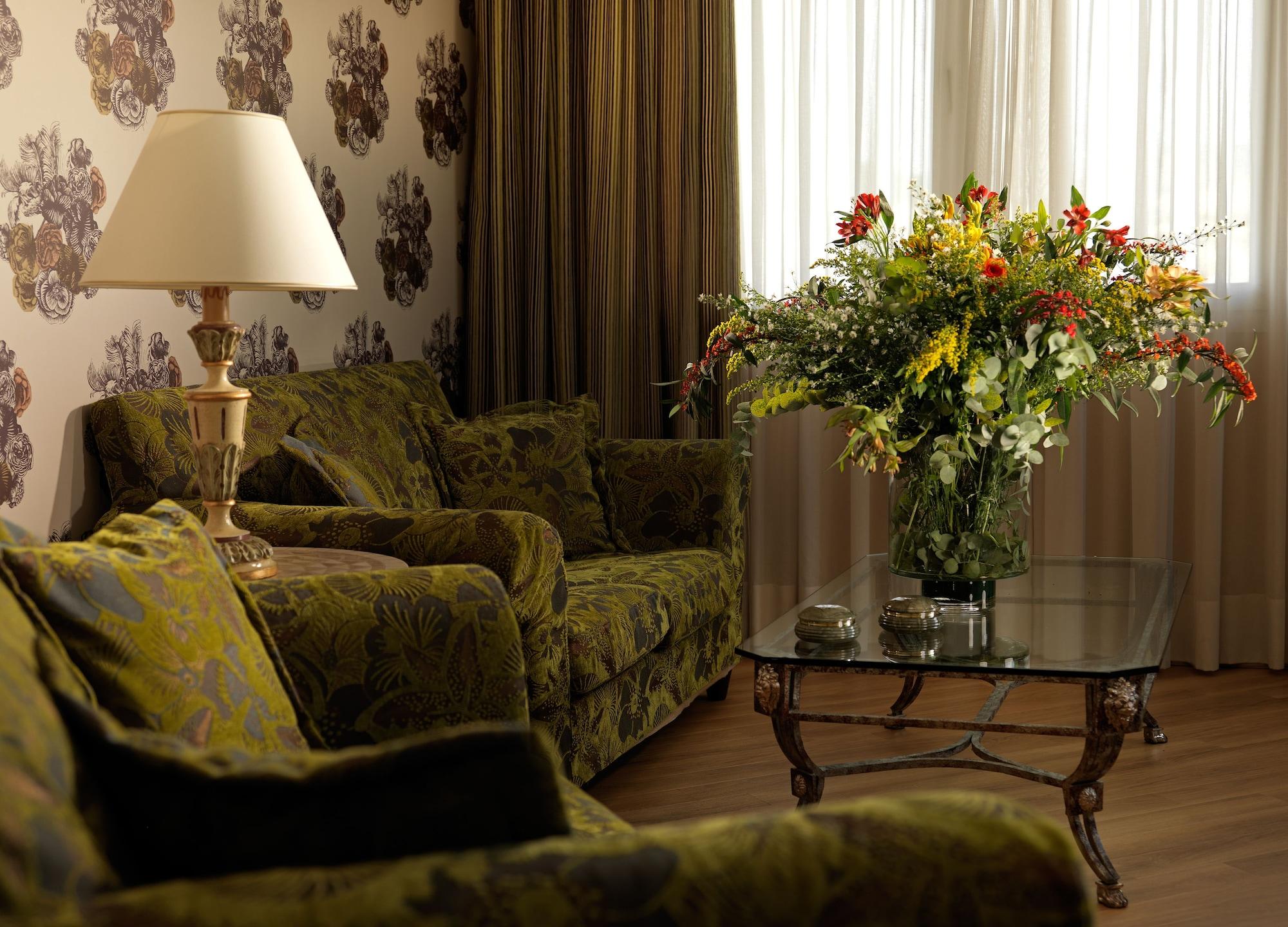 Hotel Divani Caravel