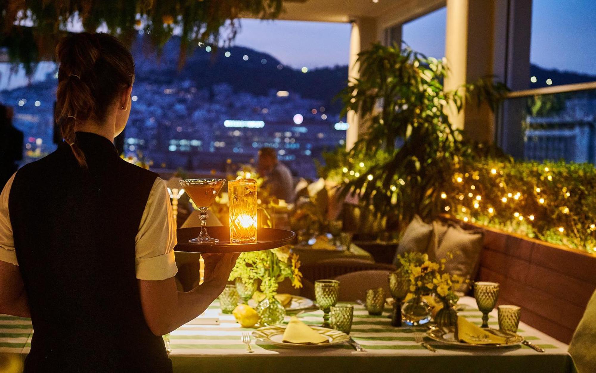 Divani Caravel Hotel